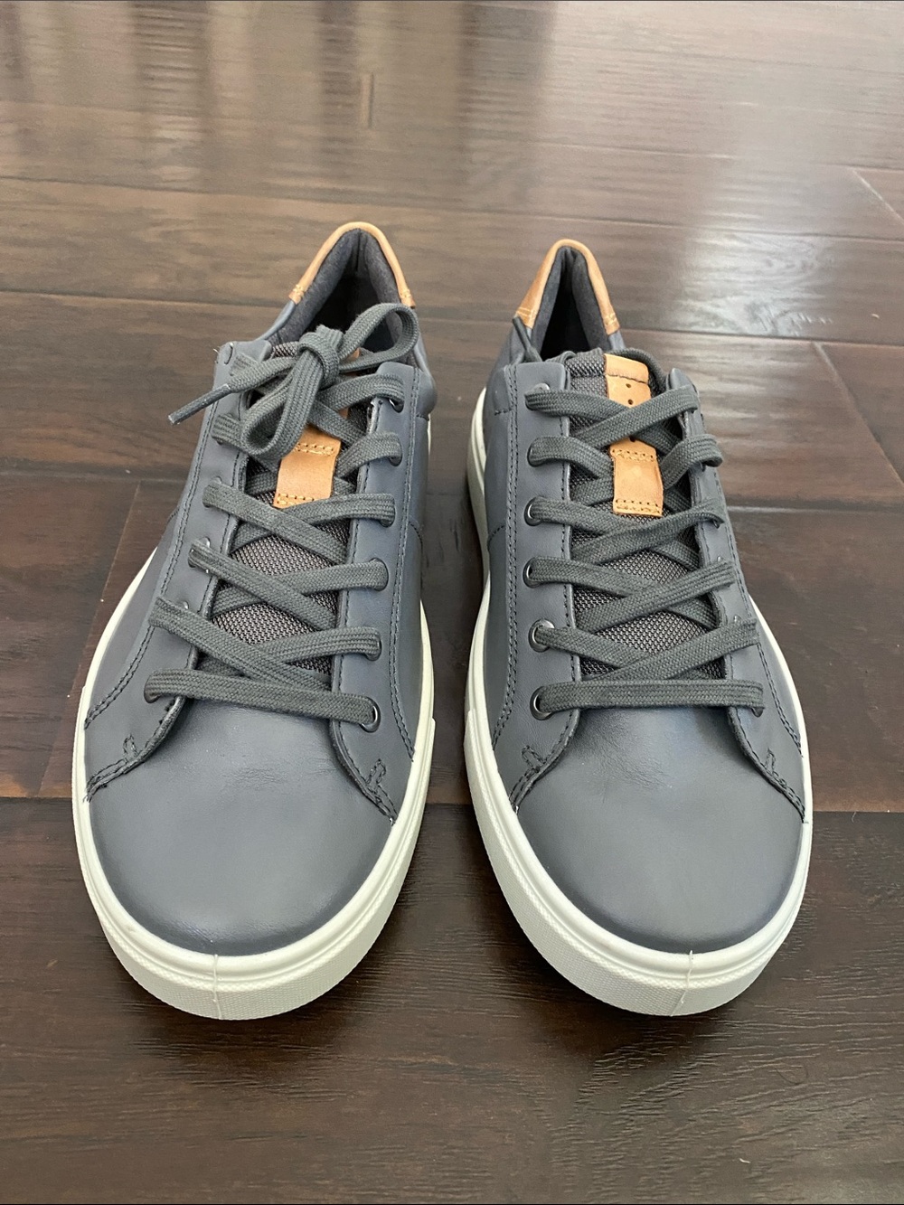 Ecco leather upper lace up sneakers men’s size 8